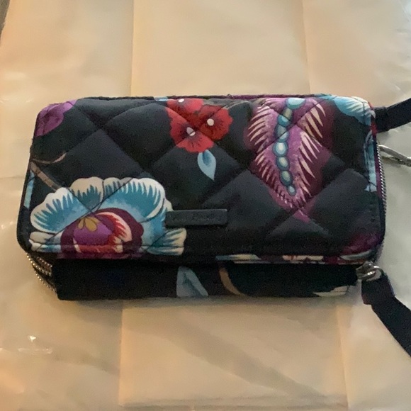 Vera Bradley RFID all in one cross body in Mayfair in Bloom - Picture 1 of 2
